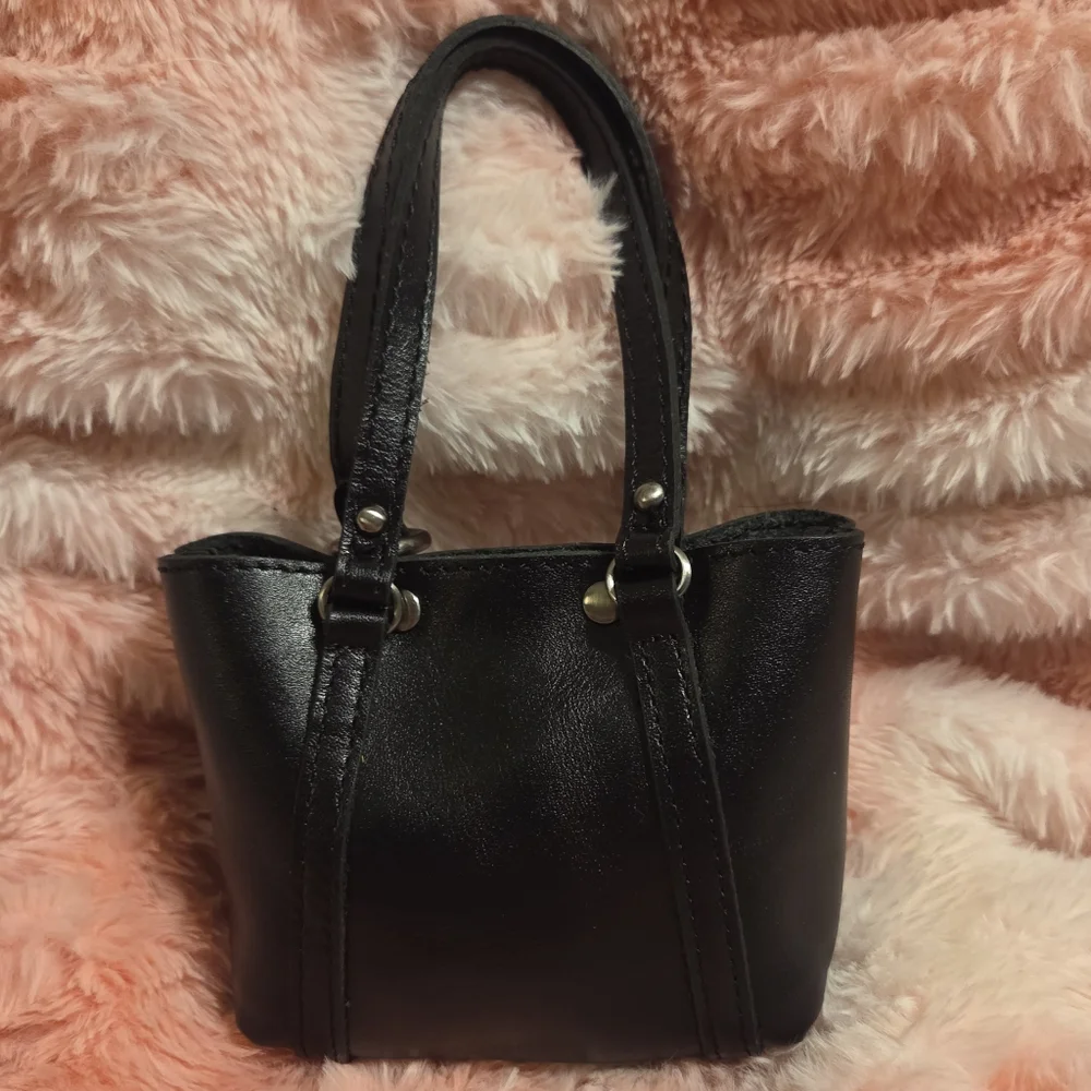 BNWT Patricia Nash Black Leather Mini Tote Keychain/bag Charm. - Picture 5 of 6